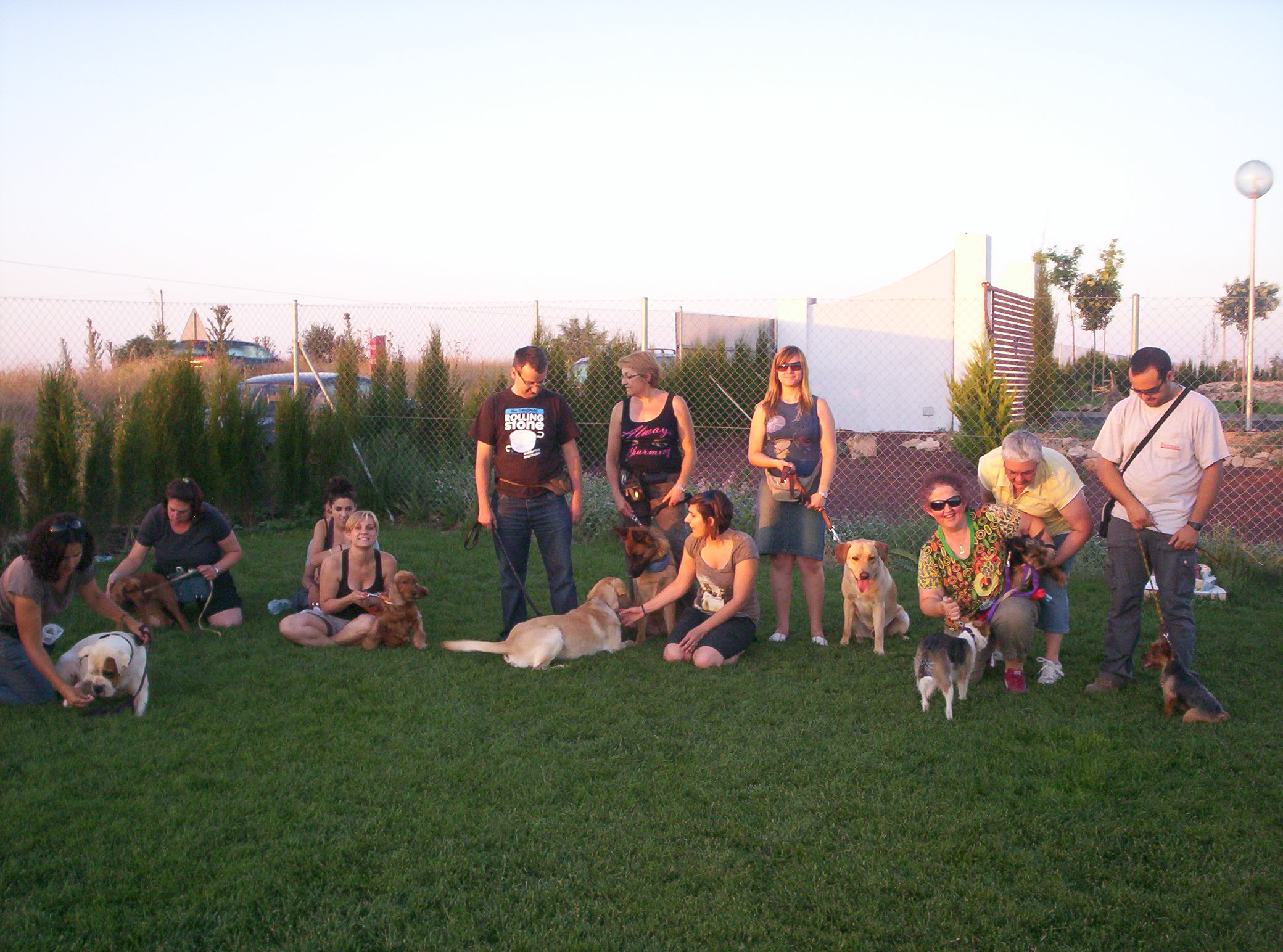 GRUPO DE AGILITY, PROPIETARIOS Y PERROS 